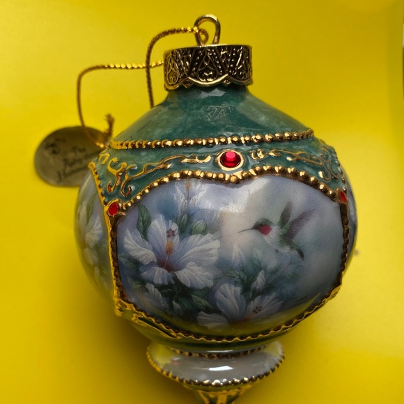 The Ruby- Throated Hummingbird and Anna’s Hummingbird Heirloom Porcelain Ornamen - Picture 1 of 10